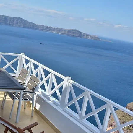 Blue House Fira (Santorini)